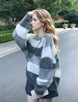 Suéter de Mohair a Rayas Grises y Blancas |   Suéter Holgado de Punto - Textura Suave y Afelpada, Estilo Urbano Vintage para Mujer