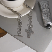 Collier avec pendentif croix en acier inoxydable avec fermoir à bascule, chaîne imperméable, hypoallergénique, bijoux religieux pour femmes, hommes, unisexe