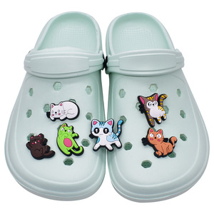 Breloques de chaussures en PVC souple personnalisées HY Wholesale, motifs de dessins animés, décorations supérieures en caoutchouc, cadeaux pour enfants, accessoires de chaussures pour <span class=keywords><strong>Crocs</strong></span> - Product Image 2