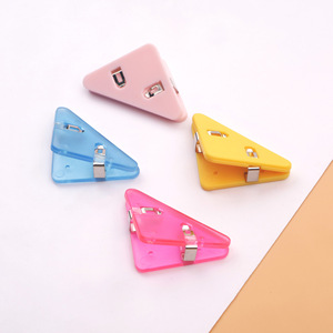 Clip Triangular de Esquina Zhengyan de 50 mm, Plástico Multifuncional para Cuadernos y Papelería - Product Image 4