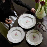Service de table en porcelaine de style vintage crème, embossé, fabriqué en Chine, sur mesure, 4 pièces.