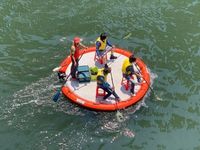 Plate-forme de radeau gonflable d'île flottante ronde de point de chute pour la natation, l'entretien de yacht, la pêche, les bains de soleil