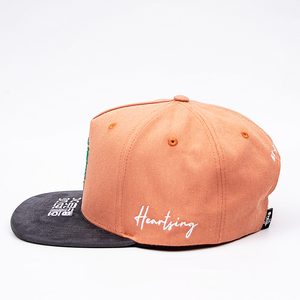 قبعة سناباك بحافة مسطحة من جلد الغزال القطني المغسول مع جلد الغزال 3d التطريز 5 ألواح بغطاء خلفي سناباك بلونين - Product Image 3