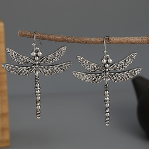 Orecchini pendenti semplici a forma di libellula per donna, orecchini creativi a forma di ali di insetto, gioielli di moda in stile vintage - Product Image 2