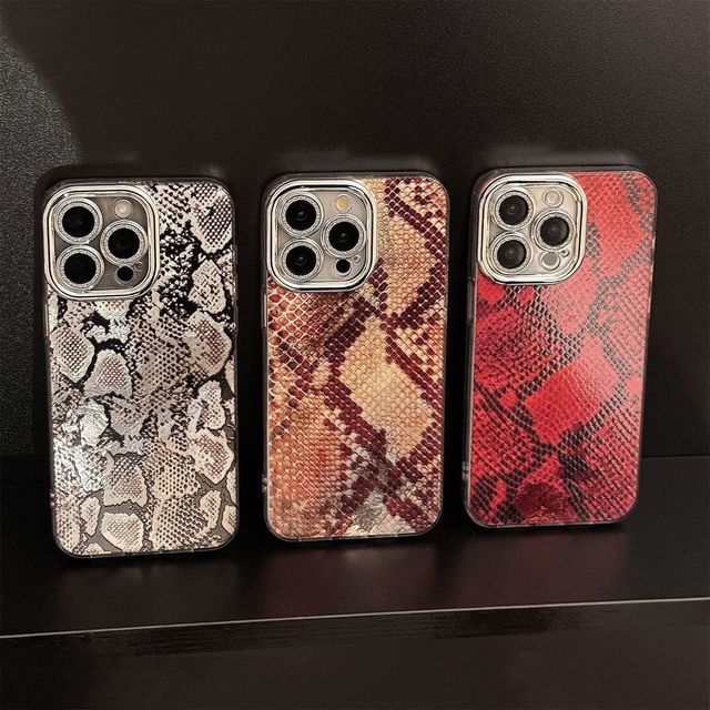 Premium python-pattern phone case for 16-inch Apple 17 Pro Max With Camera lenses, For iPhone 15 14 Snake Case Cover