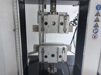 Machine d'essai universelle à chaud pour la résistance à la compression, à la cisaillement et à la traction des caoutchous élastomères (30 kN, 50 kN)