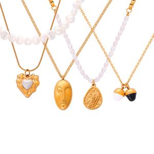 Nouveau Collier Simple en Acier Inoxydable Plaqué Or 18K avec Pendentif Cœur en Perle Naturelle, Vente en Gros - Product Image 1