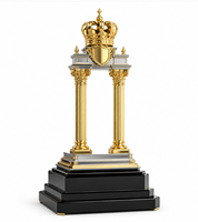 Trophée en métal plaqué or Crest avec impression UV, ailes dorées flanquant une épée et une couronne, récompense sportive personnalisée