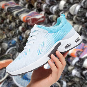 Liquidation de stock : Sandales pour femmes, baskets pour hommes et enfants, et lots de chaussures de basketball de marque, origine Chine - Product Image 1