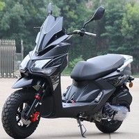 Moped robuste de 150 cm³ avec une charge utile de 200 kg et un réservoir de carburant de 8 L, système de démarrage double, commande vocale, vitesse maximale de 95 km/h pour une utilisation longue distance