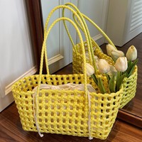 Sac à bandoulière en PU tressé ajouré avec doublure en toile, idéal pour la plage, les vacances d'été et le shopping