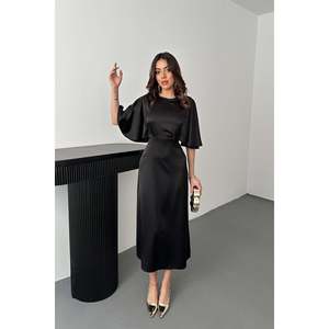 ชุดราตรีทรงบอลกาวน์สีดำเรียบง่ายแบบขายส่ง ผูกเชือกด้านหลัง เอวทรงเอ็มไพร์ แขนสั้น ตกแต่งลายดอกไม้ตามสั่ง ยาวกรอมพื้น ทรงเอ - Product Image 5