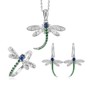 Collana con Ciondolo a Forma di Libellula Placcata in Rodio con Zirconia Cubica, Design Insetto, Gioiello da Donna per Uso Quotidiano e Regalo - Product Image 3