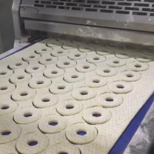 Vòng trái tim Berliner kem sô cô la lớp phủ Donut cán Máy cắt cho men bánh rán dây chuyền sản xuất <span class=keywords><strong>Mini</strong></span> tùy chỉnh kích thước - Product Image 2