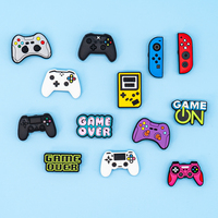 Breloques tendance pour chaussures en forme de manette de jeu, ensemble de décorations en PVC souple sur le thème des jeux, breloques personnalisables en gros pour sabots