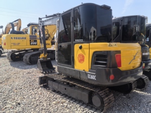 Excavatrice sur chenilles Volvo EC60C d'occasion de haute qualité |   Fabriqué en Suède |   Composants hydrauliques d'occasion de 6 tonnes |   1 an |   Expédition immédiate - Product Image 3