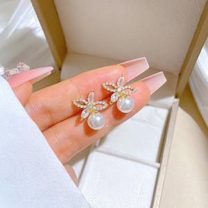 ชุดเครื่องประดับของขวัญแต่งงานวินเทจสุดหรู สร้อยคอไข่มุกประดับเพชรซิร์คอน พร้อมต่างหูและจี้รูปทรงข้าวหลามตัดประดับเพชรแบบไมโครเพฟ - Product Image 4