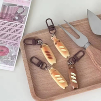 Porte-clés en plastique Lapin Ours Baguette, Pendentif Mignon Dessin Animé en Forme de Pain, Breloque de Sac, Cadeau pour Couple et Amis