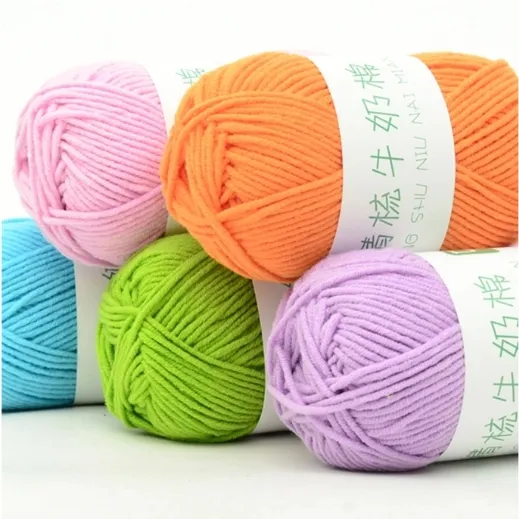 Fábrica al por mayor 5ply colorido tejido a mano crochet 100% hilo de algodón cardado con leche
