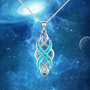 Collana con Ciondolo Nodo Celtico per Donne, Catena Intrecciata Geometrica Stile Opale, Gioielli alla Moda - Product Image 1