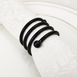 Mat noir spirale serviette anneaux avec deux métal boule - Product Image 5