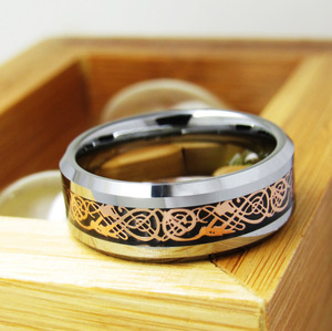 POYA Unisex anello moda 8mm bordo smussato argento tungsteno placcato <span class=keywords><strong>fedi</strong></span> <span class=keywords><strong>nuziali</strong></span> <span class=keywords><strong>oro</strong></span> rosa celtico drago intarsio per regalo di fidanzamento - Product Image 4