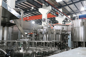 خط تعبئة أوتوماتيكي بالكامل بالكامل للمشروبات الغازية المعبأة في زجاجات من البلاستيك - Product Image 6