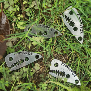 FervorFOX Hebilla de Acero Inoxidable con Diseño de Tiburón Pequeño para Cuerdas, con Tres Orificios, Nudo Rápido, Ajustable, para Cuerdas de Sujeción, Equipo de Camping al Aire Libre - Product Image 1