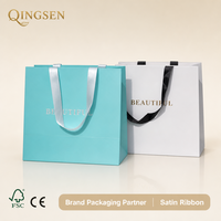Sacs shopping en papier imprimés horizontalement, turquoise, élégants et luxueux, avec poignées en ruban contrastant, pour boutiques et commerces de détail
