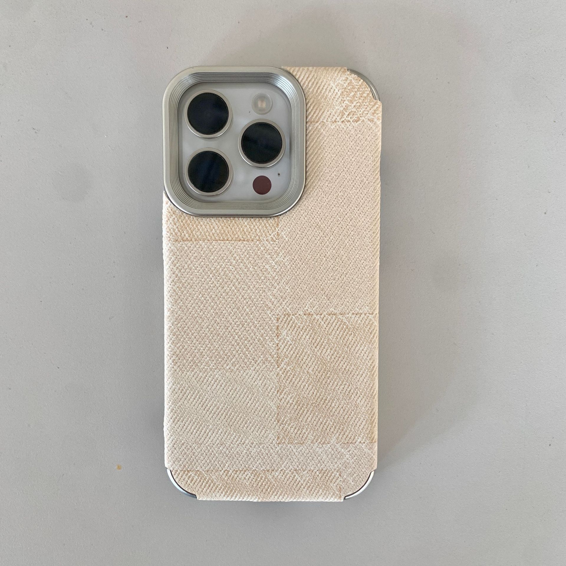 Líneas de denim blanco crema.
