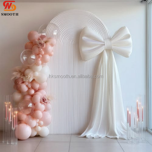 Arche de mariage élégante de 2 m en PVC blanc mat sculpté avec nœud et ballons pour anniversaire et fête prénatale - Product Image 1