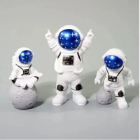 Résine Astronaute Figurine Moderne Cosmonaute Statue Décoration de La Maison Salon Ornements Lune Sculpture Pour Garçon Gril Cadeaux