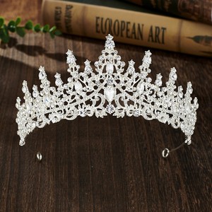 Tiara de <span class=keywords><strong>Boda</strong></span> Exquisita de Lujo de Metal Plateado de Estilo Europeo Corona de Pelo de Novia Elegante de Cristal Tiaras Barrocas Brillantes Hechas a Mano - Product Image 3