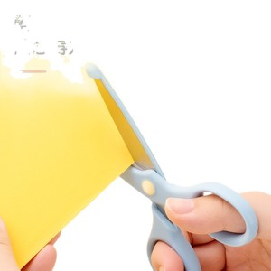 Ciseaux pour étudiants Deli 12,5 cm en acier inoxydable recouvert de plastique pour la découpe du papier, les loisirs créatifs pour enfants - Product Image 5