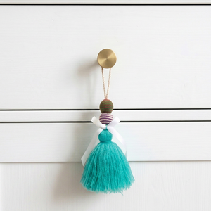 Adorno colgante decorativo con borlas, pompón turquesa y cuentas a rayas para tiradores de armario - Product Image 1