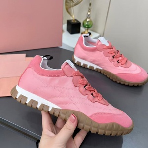 Los Nuevos Zapatos Deportivos Casuales Rosas de Diseñador para Mujer Presentan una Parte Superior de Tela de Algodón Ligera y Lujosa, Transpirable y Antideslizante - Product Image 3