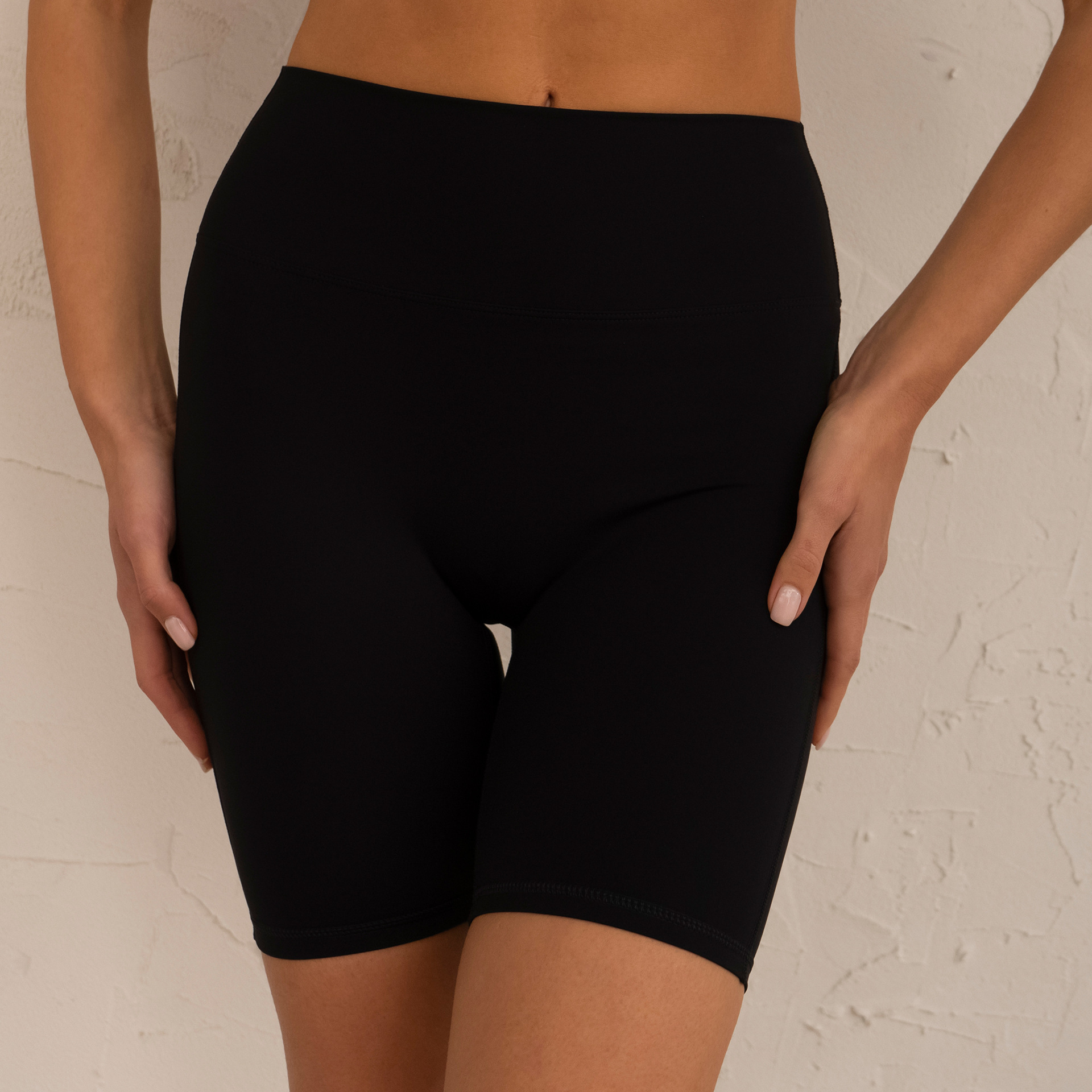 Noir + Shorts