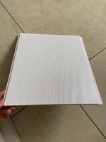 Panel de techo de PVC laminado blanco al mejor precio de fábrica, azulejos de techo para construcción