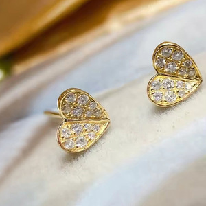 Orecchini a perno a forma di cuore, gioielli da donna minimalisti ed eleganti, per uso quotidiano, outfit da ufficio, idea regalo - Product Image 5