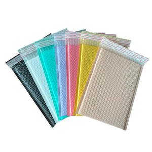 Sobres Acolchados de Burbujas con Película Blanca Perla, Sobres de Burbujas Impermeables Autosellables de Bajo Costo, Bolsas de Envío con Logotipo Personalizado para Artículos Pequeños - Product Image 3