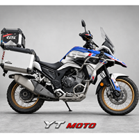Moto de sport et d'aventure pour les longues distances, les voyages par tous les temps et les excursions de camping