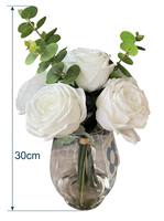 Bouquet de roses artificielles blanches réalistes en gros avec vase en verre pour la décoration de la maison, du bureau et des mariages – Arrangement floral élégant