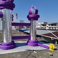 Arche de mariage gonflable personnalisable avec décoration violette et argentée au design de cygne pour les mariages en plein air, les événements et les fêtes