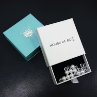 Vente en gros de boîte en papier avec logo personnalisé boîte d'emballage pour boucle d'oreille bague bracelet et collier avec poignée tiroir à bijoux