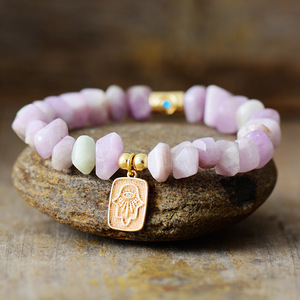 Bracelet en pierres naturelles et cristaux, perles violettes, élastique, unisexe, cadeau, bijoux bohèmes, bracelet à breloques fait main - Product Image 1