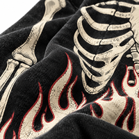 Sweat à capuche noir délavé vintage personnalisé avec motif crâne et torse en flammes, style streetwear pour marques de mode à marque privée
