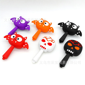 Jouet anti-stress en forme de crâne de chauve-souris pour Halloween, jouet à secouer qui couine, pour enfants, unisexe, en plastique, jouet à main pour soulager le stress - Product Image 6