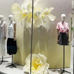 Scenografia di scena di scena di nozze oggetti di scena giganteschi fatti a mano in carta artistica a forma di onda nastro lungo - Product Image 1