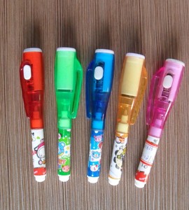 Mini Bolígrafo Secreto OEM con Luz UV, Bolígrafo Invisible Mágico para Mensajes <span class=keywords><strong>Secretos</strong></span>, Marcador Textil, Tinta Invisible UV que Desaparece en Tela - Product Image 4
