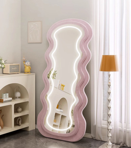 Grande Specchio da Terra Irregolare a Figura Intera con Forma Ondulata e Asimmetrica per Soggiorno - Product Image 1